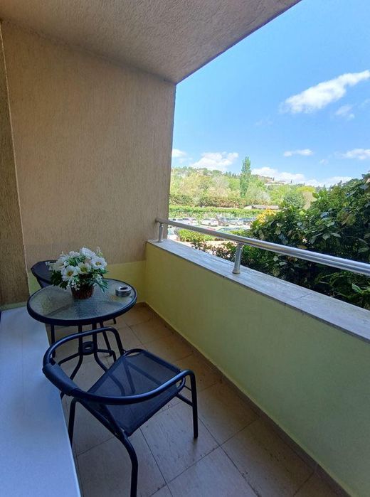 Едностаен апартамент, под наем, м-т Св.Св. Константин и Елена