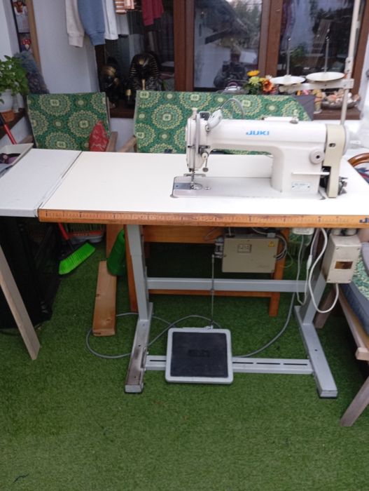 Vând mașină de cusut liniara industrială la 220
