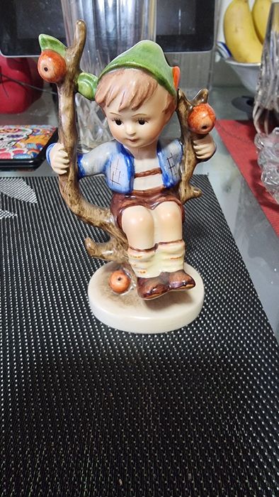 Fgurina Hummel Băiatul din copac