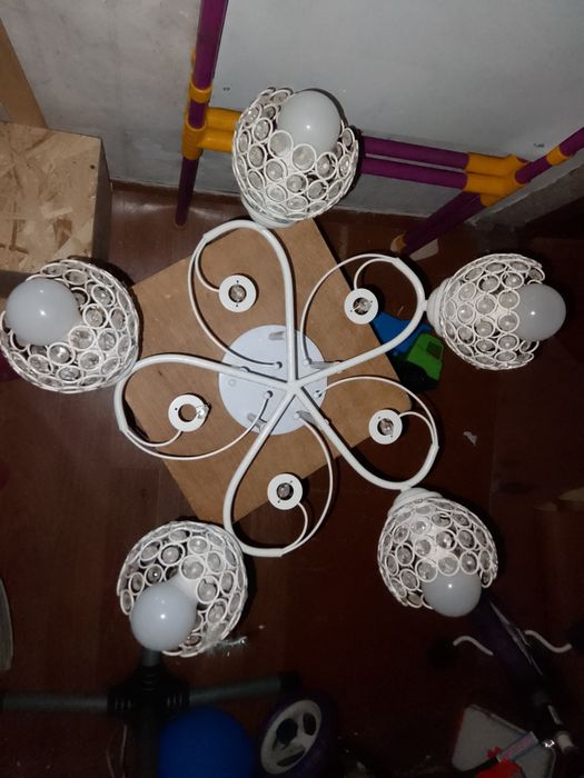 Продам люстру 5-ти рожковую