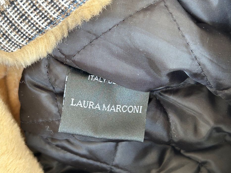 Интересна и кокетна зимна дамска шапка Laura Marconi