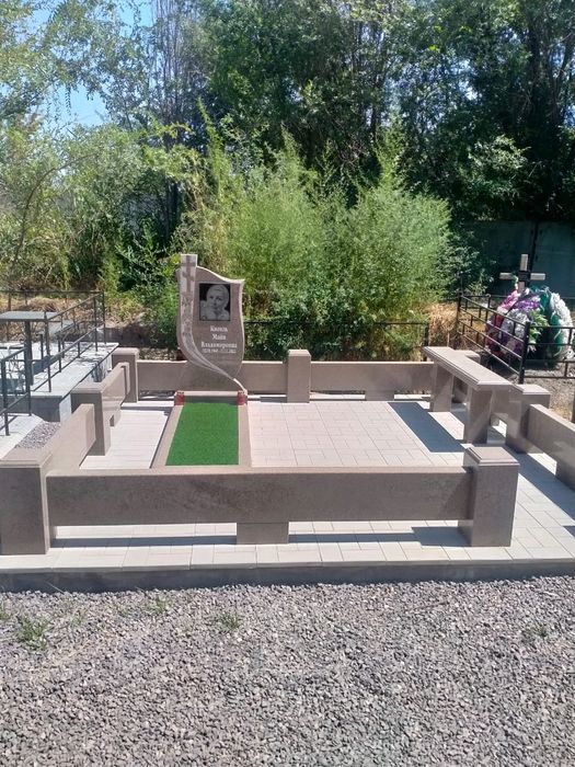 Памятники,оградки,кресты, травертин,гранит