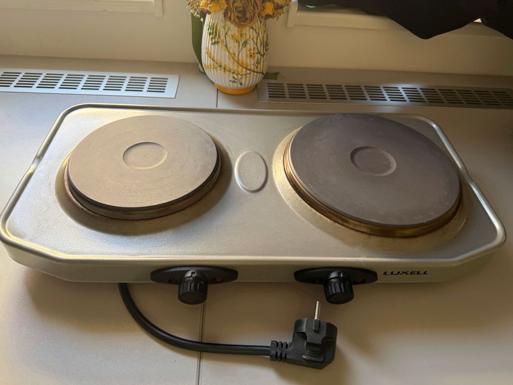 Urgent se vinde Plita  electrica Luxell, 2 arzatoare, argintiu.