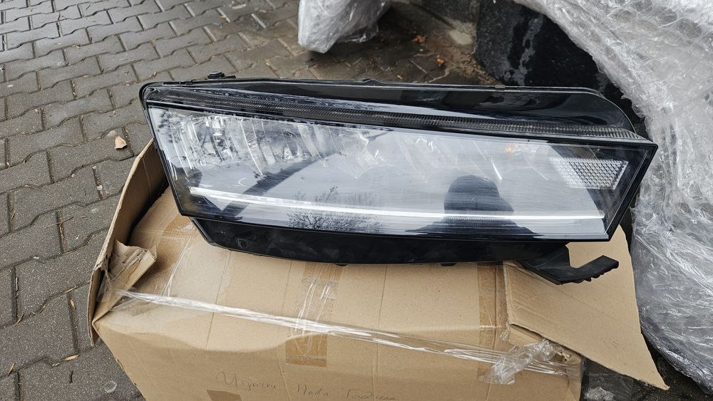 Десен Фар LED за Skoda Octavia 4