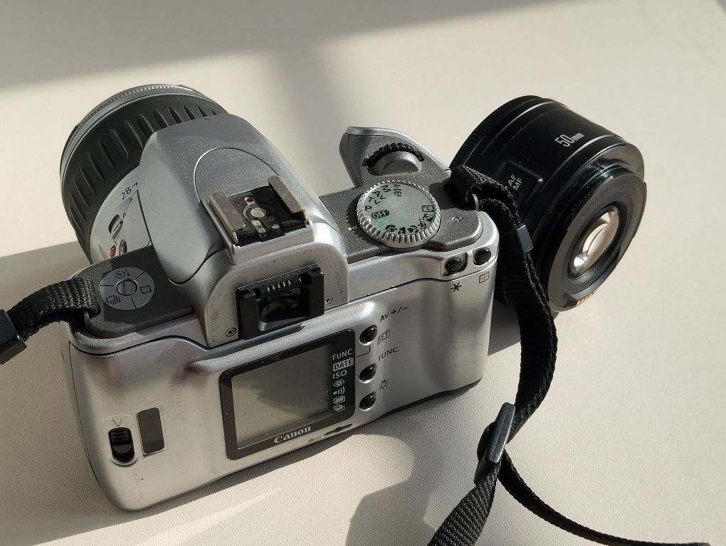 Фотоаппарат Canon EOS 300v с двумя объективами