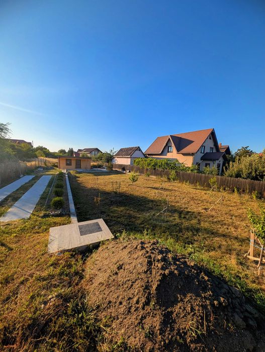 Persoană fizică vând teren intravilan stradal în Hemeiuș