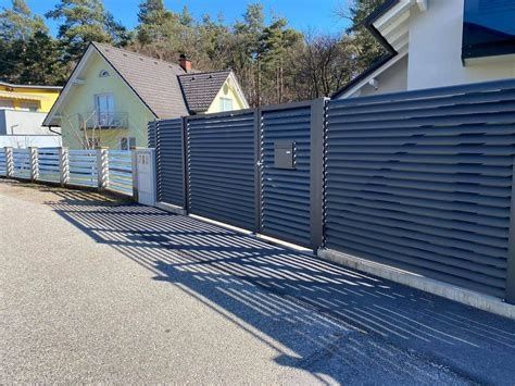 Vand garduri și porți la comanda clientului