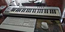 Behringer UMX 49 midi klavishi  sotiladi