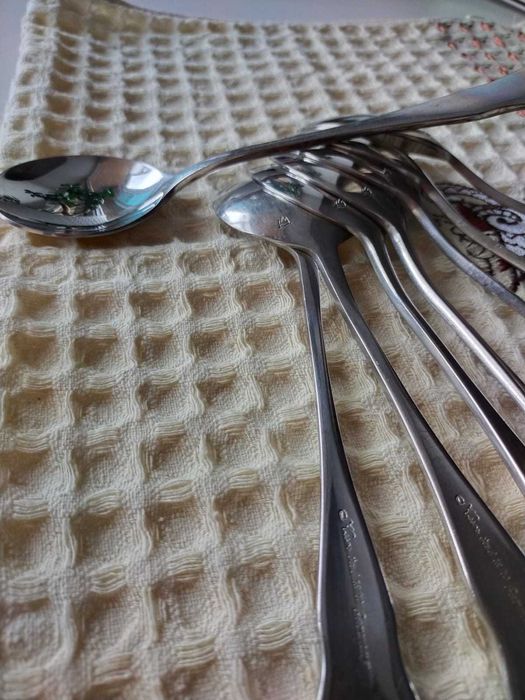 Столовые ложки и вилки