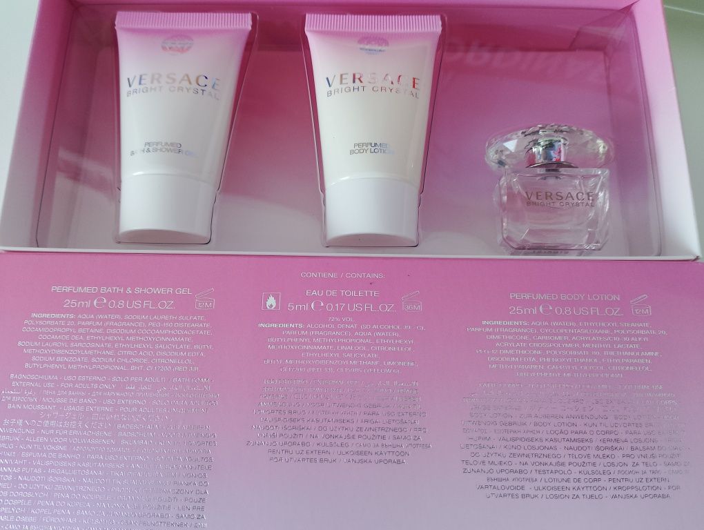 Vând set cadou cu parfum și creme,cantități mici,recomandat cadou.