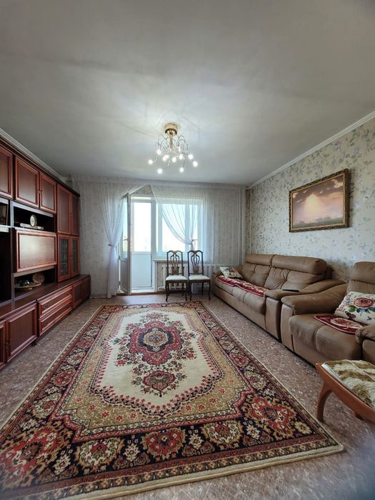 Продаётся 4 комнатная квартира район 1000 мелочей!