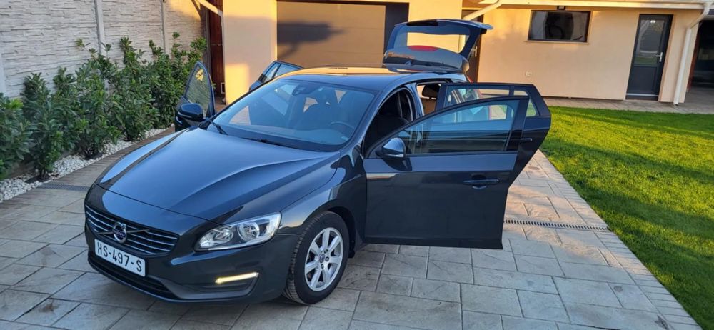 Volvo V60 Cutie automata Model R-Design