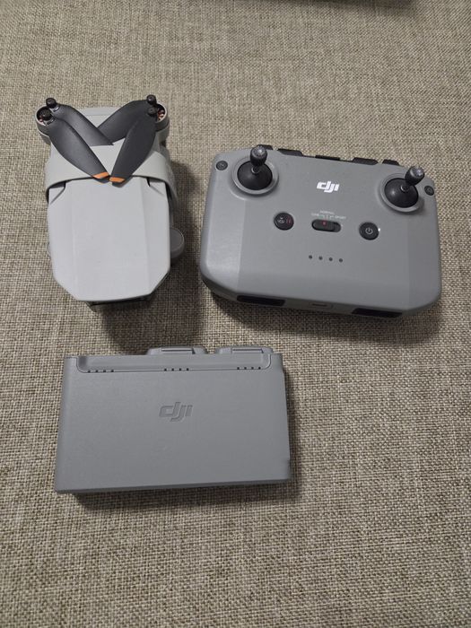 Vand Drona DJI Mini 2 Fly More Combo