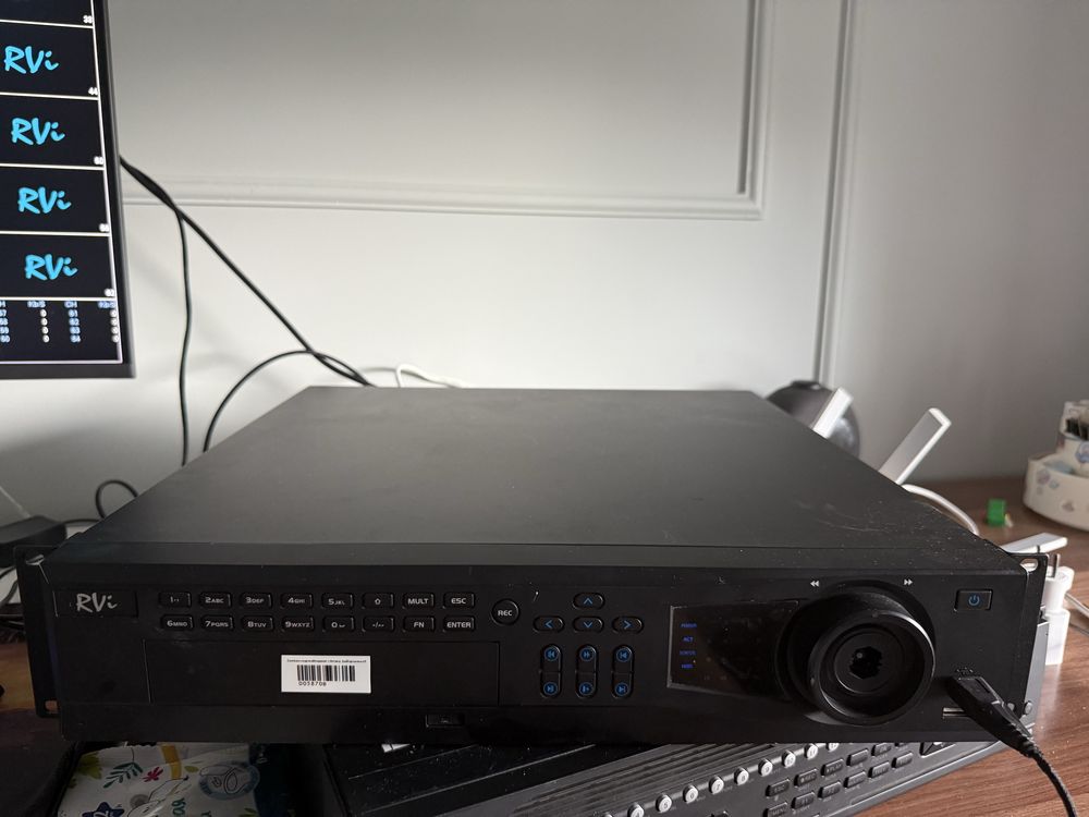 IP-видеорегистратор RVi-IPN64/8-4K на 64 камер