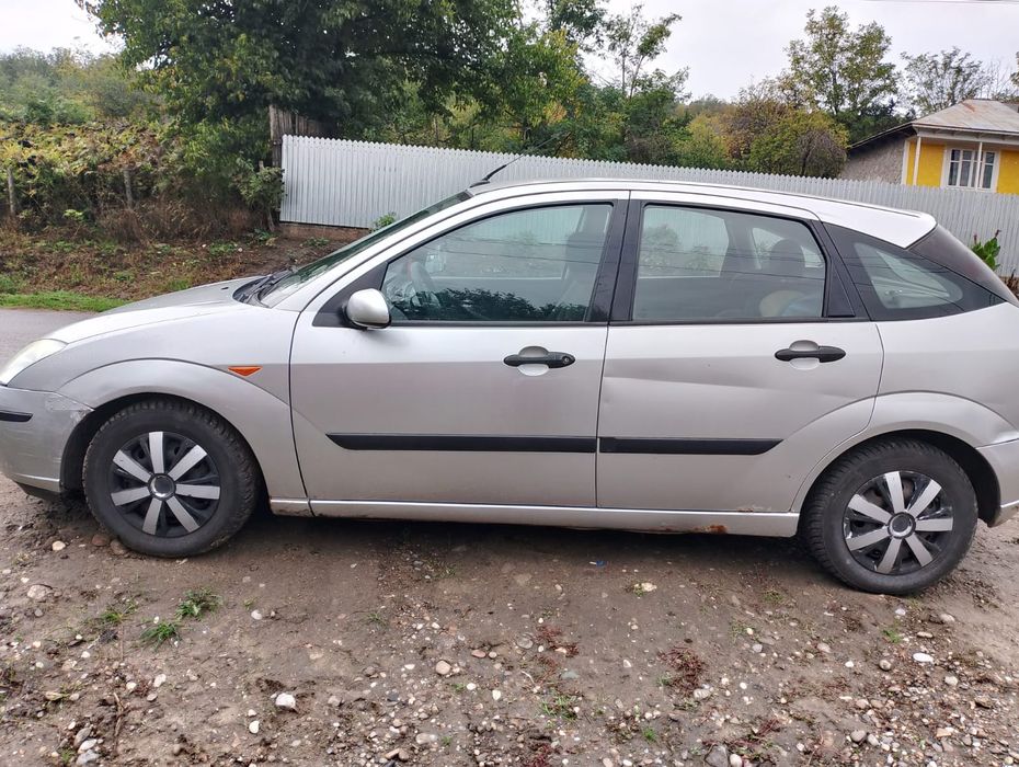 Vând Schimb Ford Focus.