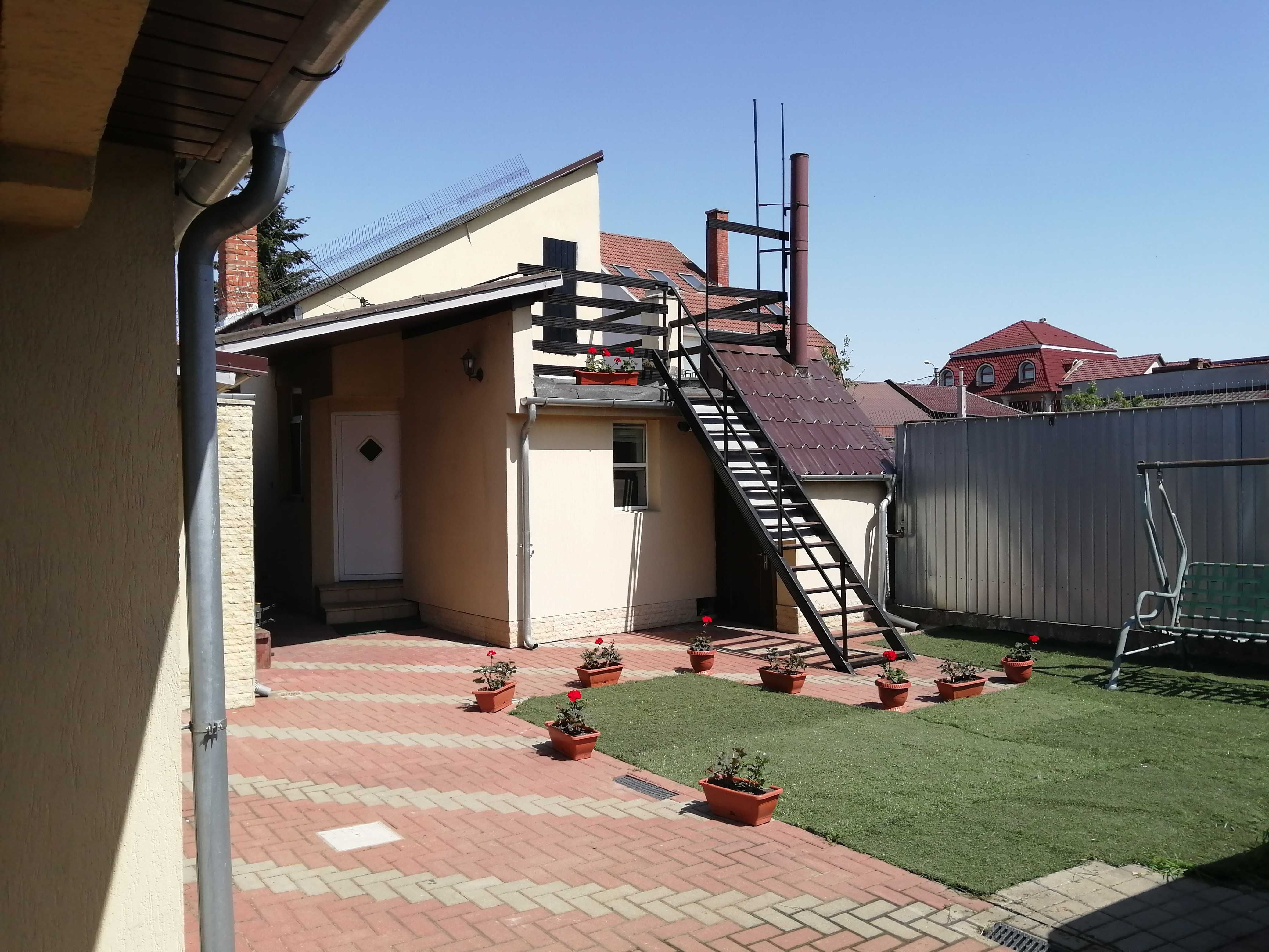 Vând casă zona Cantemir