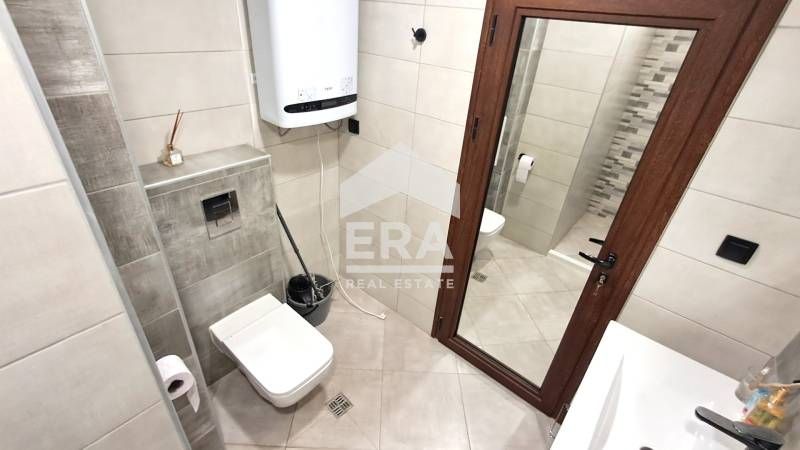 Тристаен, частично обзаведен апартамент за продажба, с морска панорама