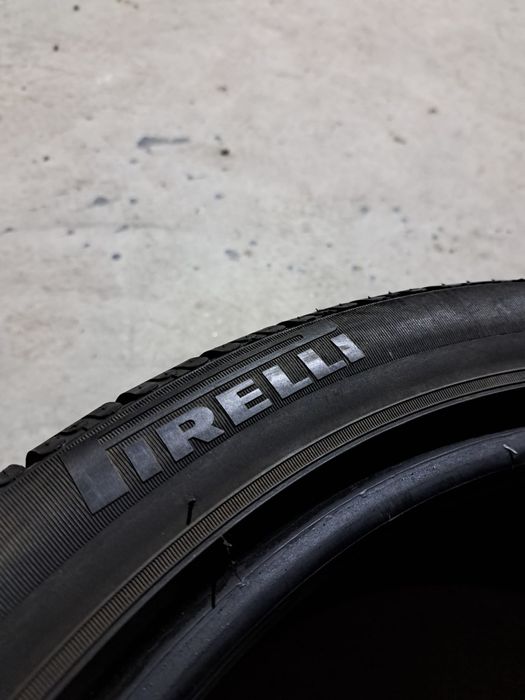2 anvelope iarnă 235 40 r18 Pirelli