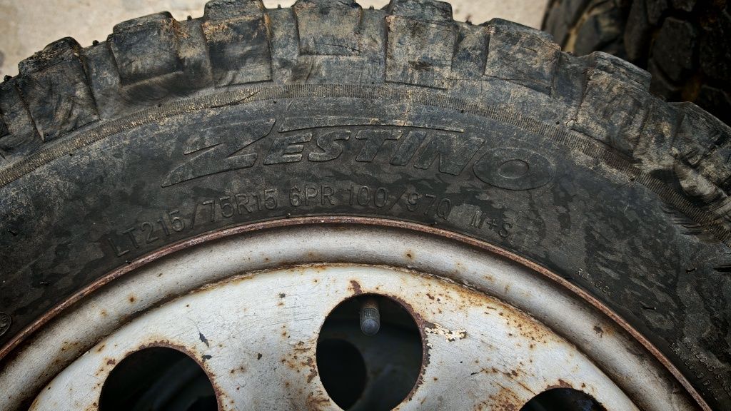 Гуми с джанти за сузуки витара 215/75/15