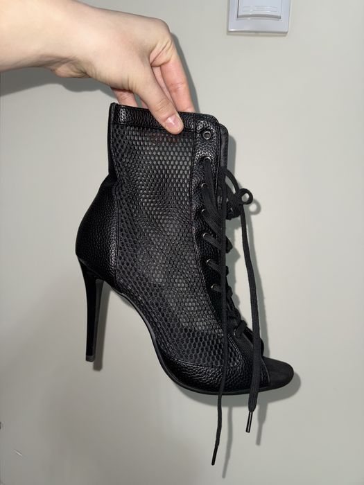 Продаю женские туфли