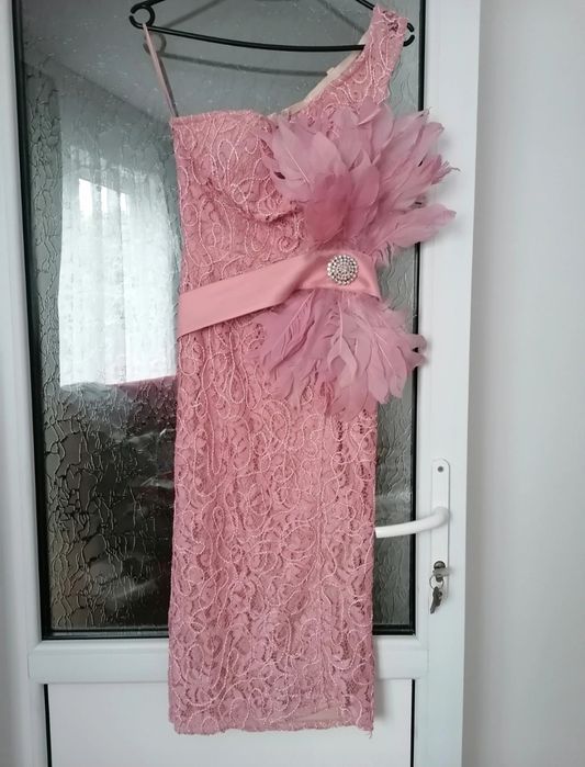 Rochie cu pene roz prafuit