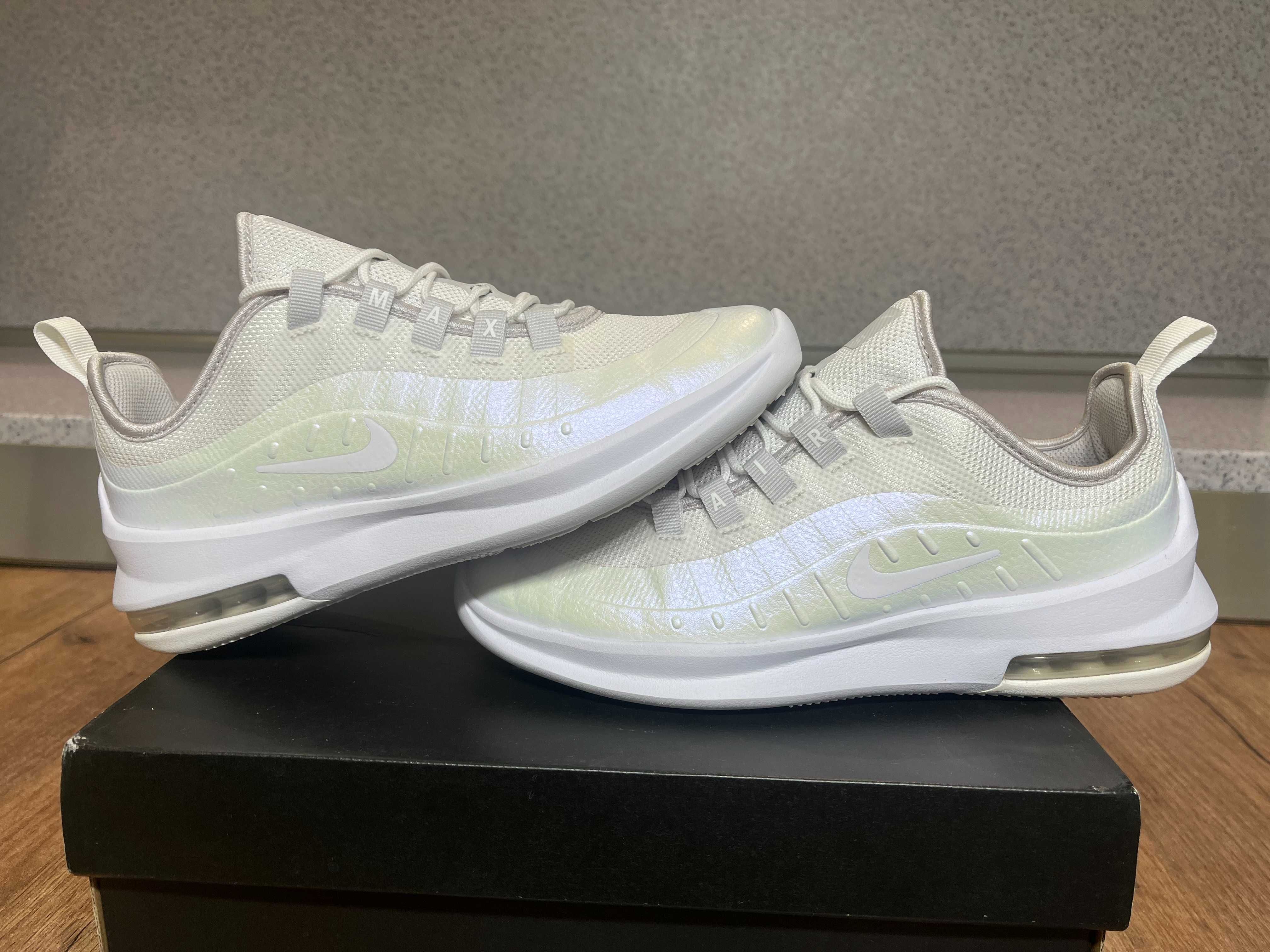 ОРИГИНАЛНИ *** Nike Air Max Axis / White Light Green iridescent colors