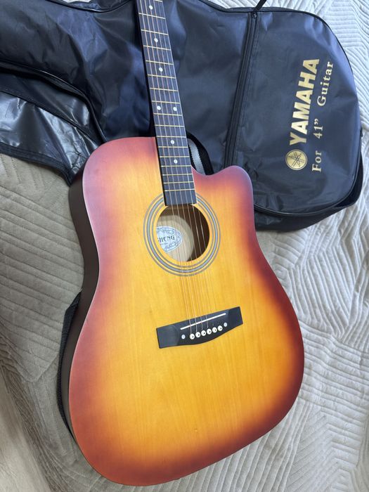 Гитара новая продам