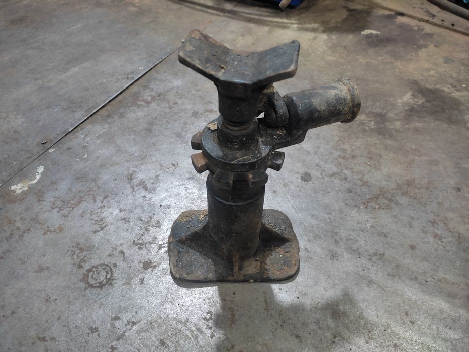 Продам домкрат ..