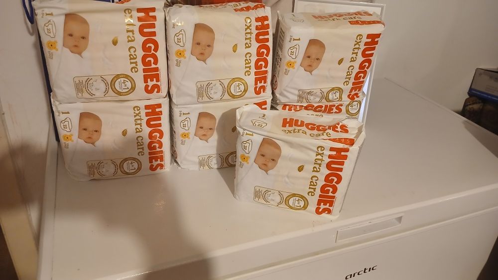 Vând pampersi huggies nr 1