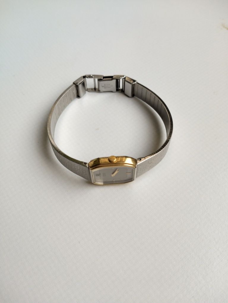 Продавам дамски часовник seiko