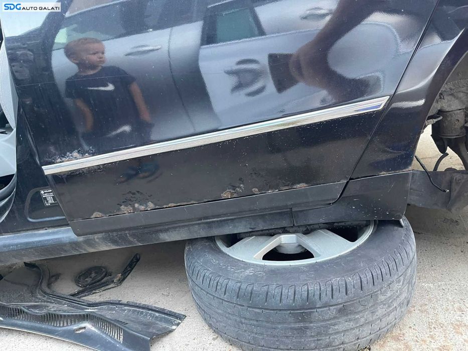 Bandou Ornament Plastic Inferior de pe Usa Portiera Stanga Spate Volkswagen Passat B6 Break Combi 2005 - 2010