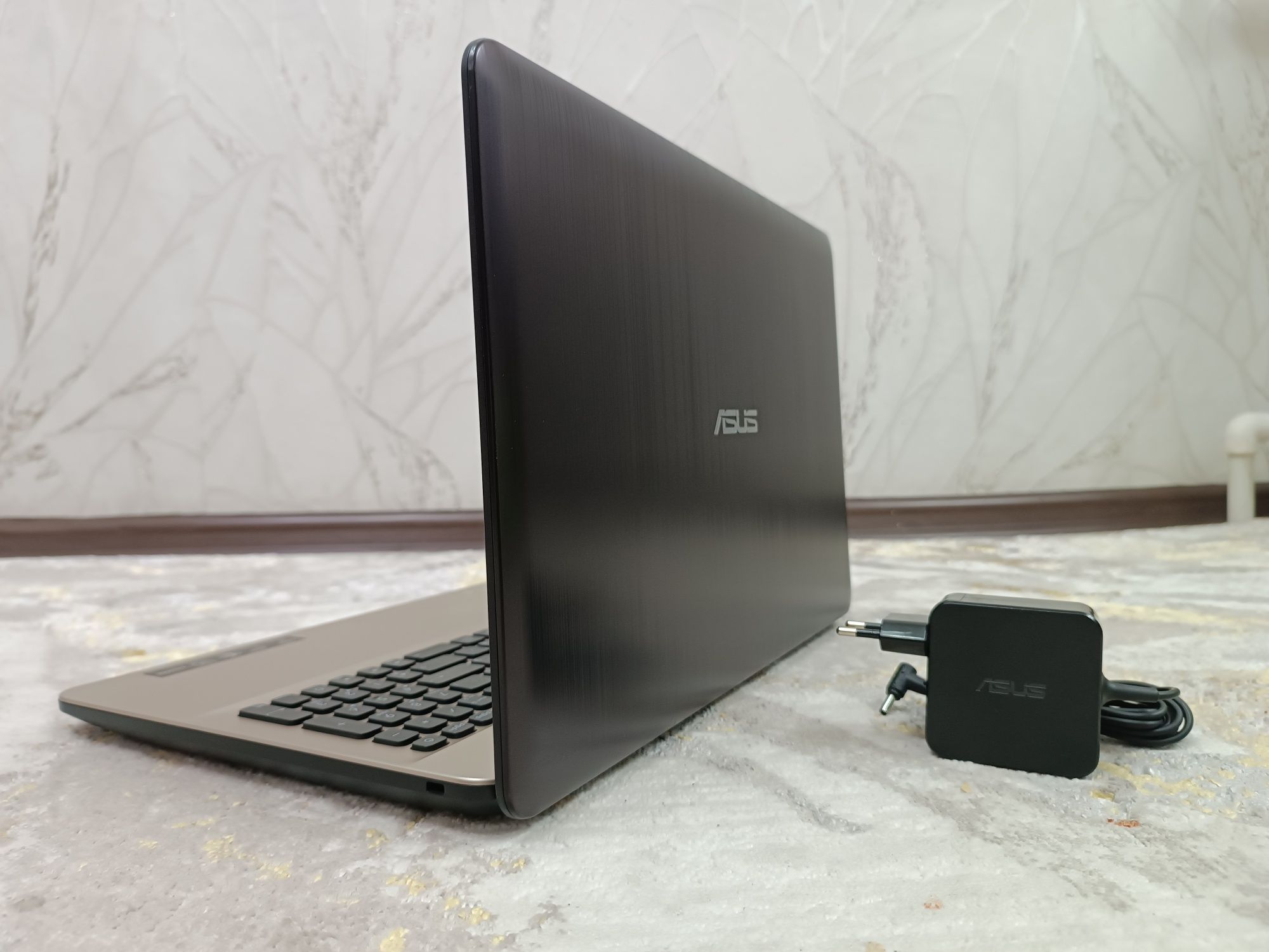 Ноутбук ASUS Windows 10 SSD.