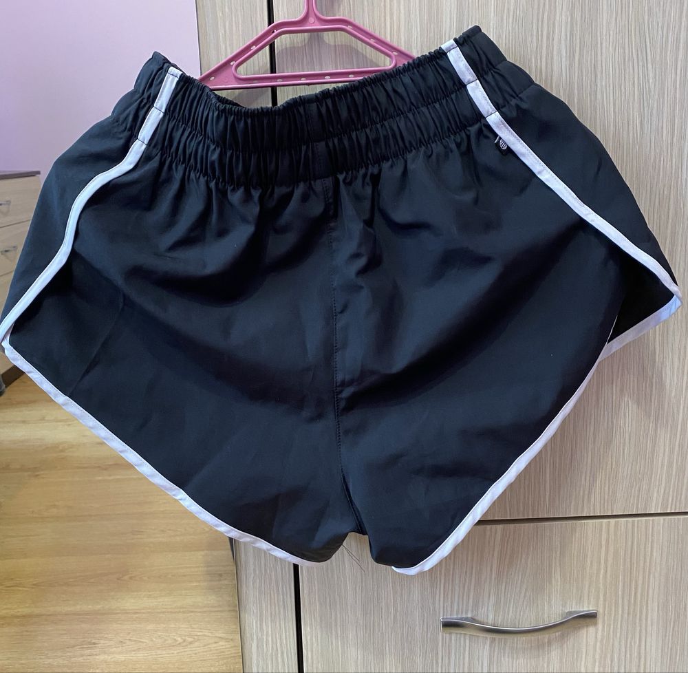 Спортни къси гащи Adidas