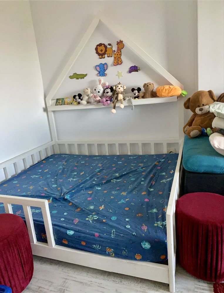 Pat casuta de tip montessori si saltea