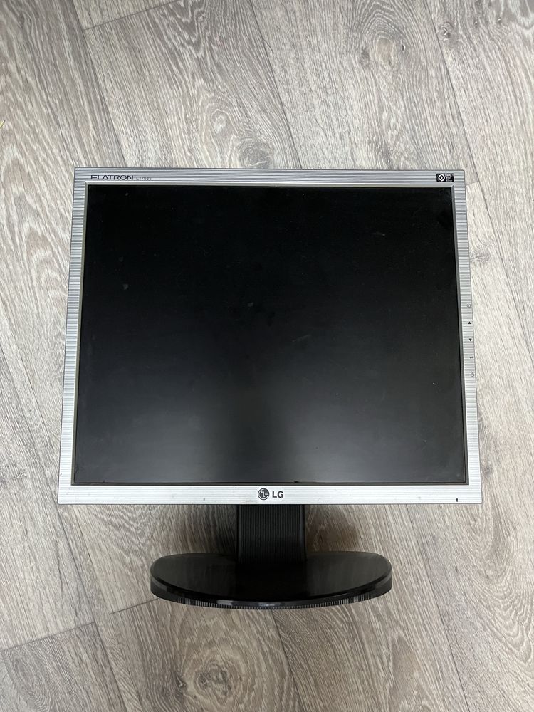 (ТОРГ) Монитор LG в хорошем состоянии