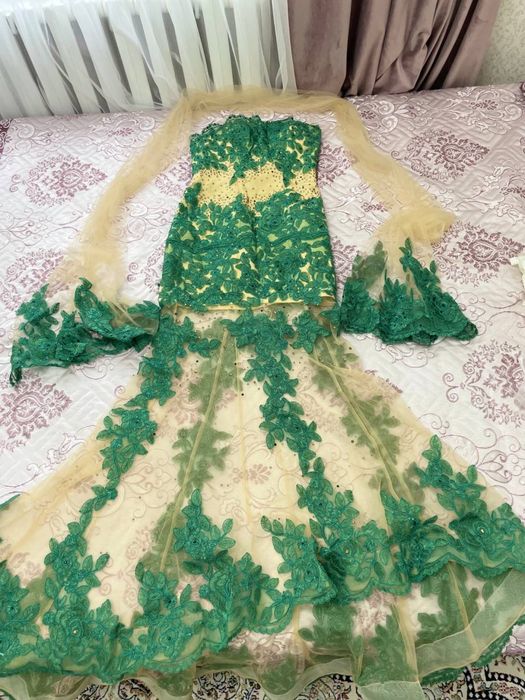 Продам вечернее платье со шлейфом