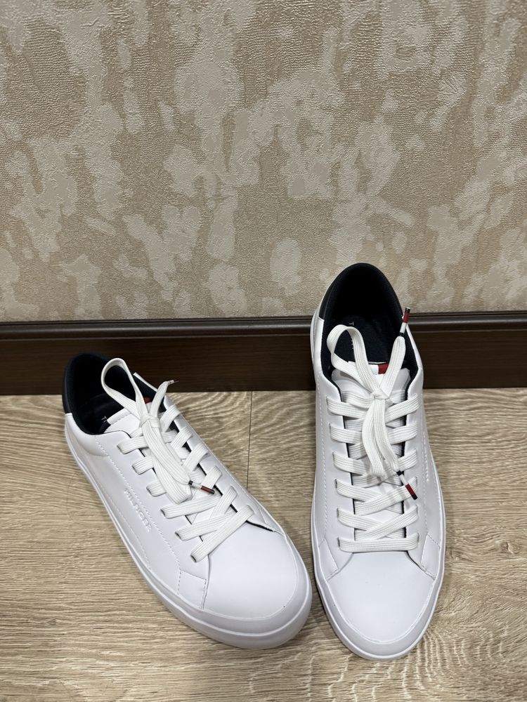 Krasovka Tommy Hilfiger