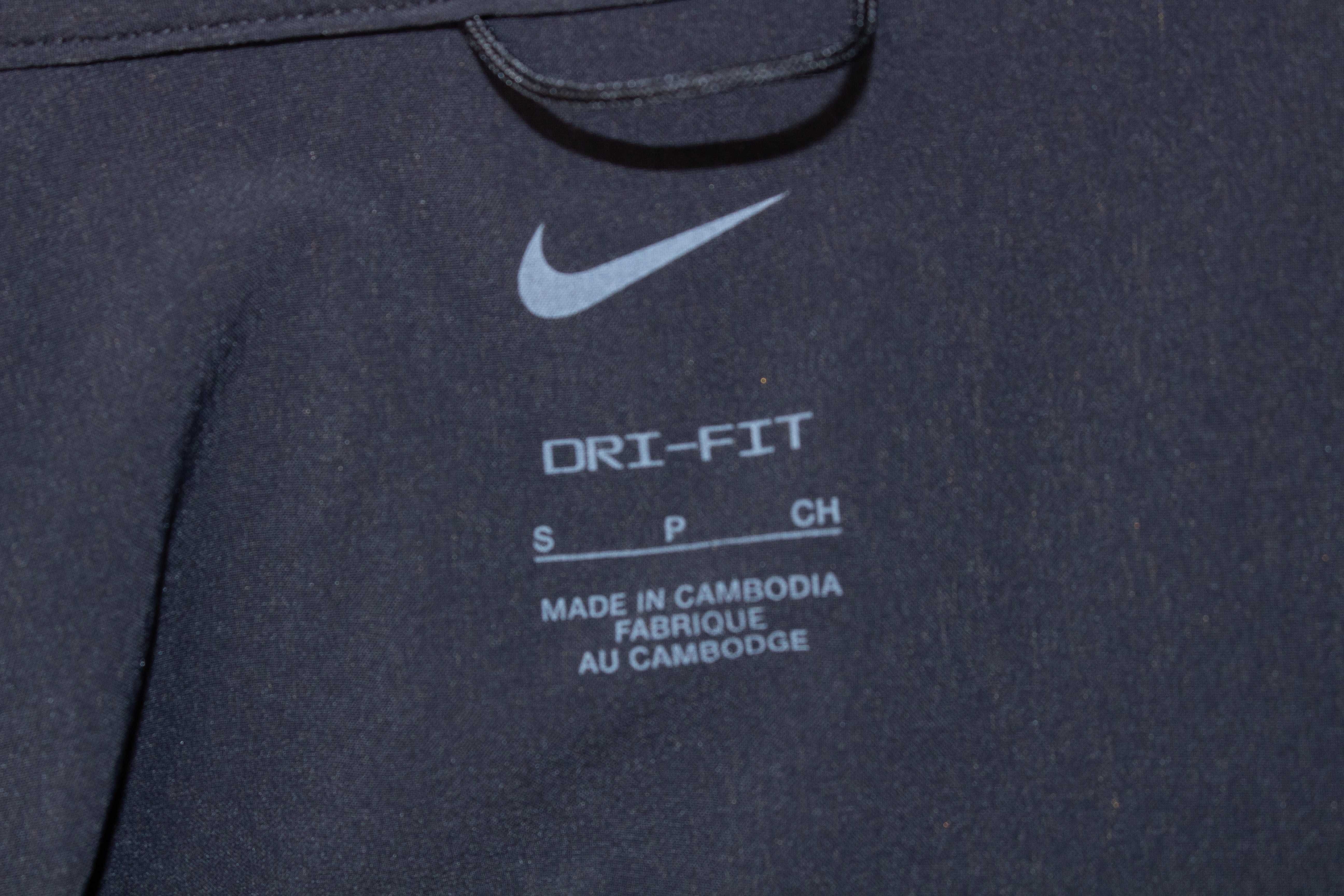 Nike оригинално дамско яке Swift UV черно с качулка за бягане S