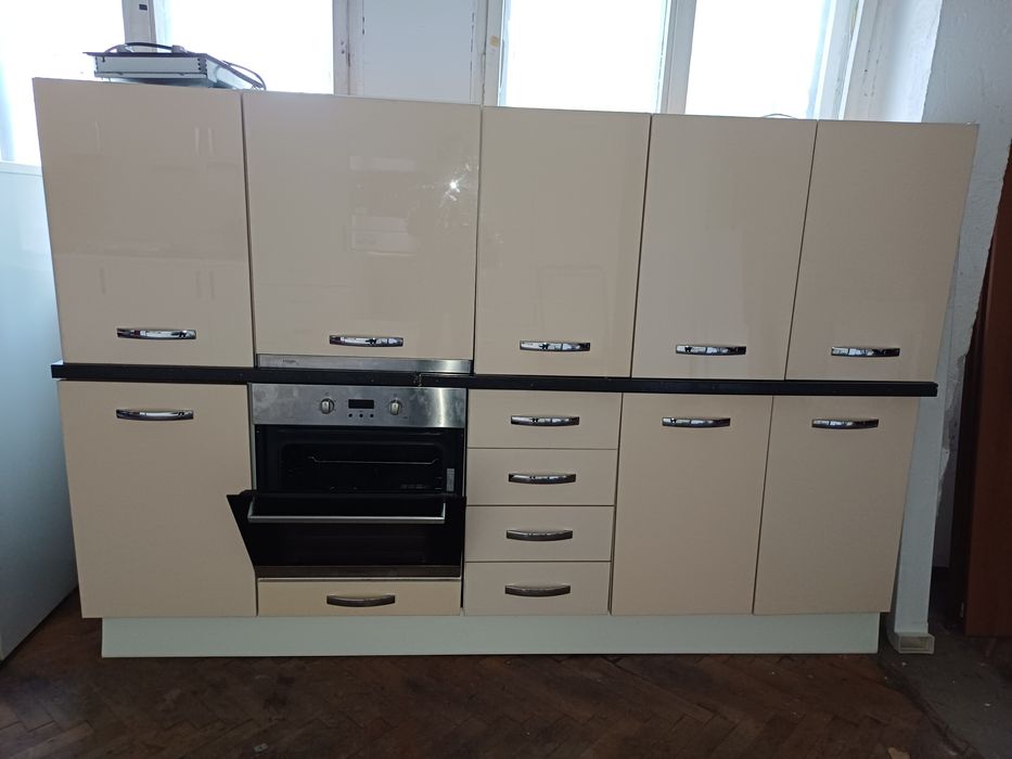 Мебели за кухня.