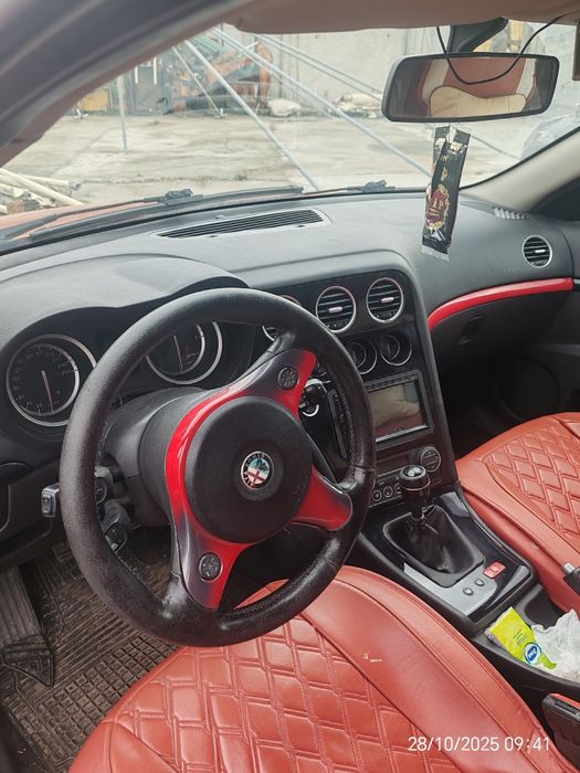 Vând sau schimb alfa Romeo 159  cu dubita van