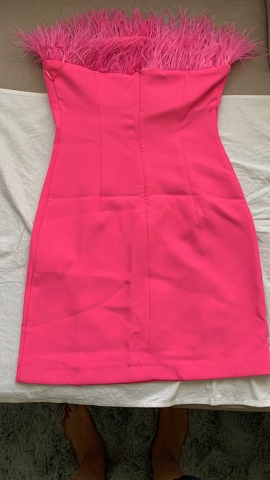 Rochie Rezerved roz, scurta, cu pene