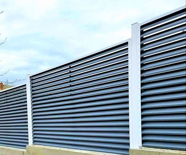 Vand garduri și porți