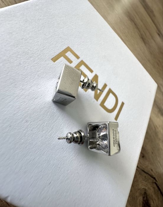 Дамски обеци сребристи с камък