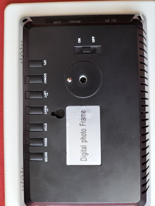Ramă foto digitală nouă