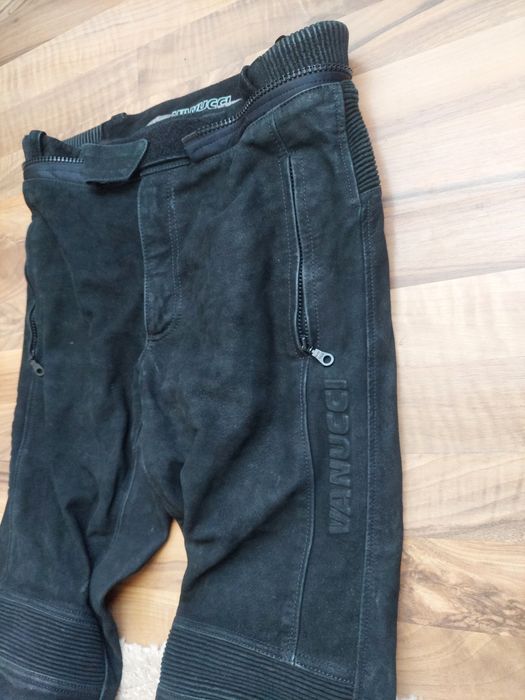 Pantaloni moto Vanucci,piele intoarsa ,stare buna