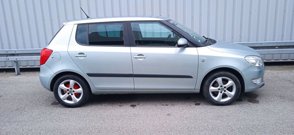 Vând  două mașini marca Skoda Fabia,una  din 2012 si una din 2011