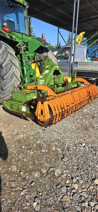 Freza grapa rotativa de pamant Amazone.  Ca kuhn maschio