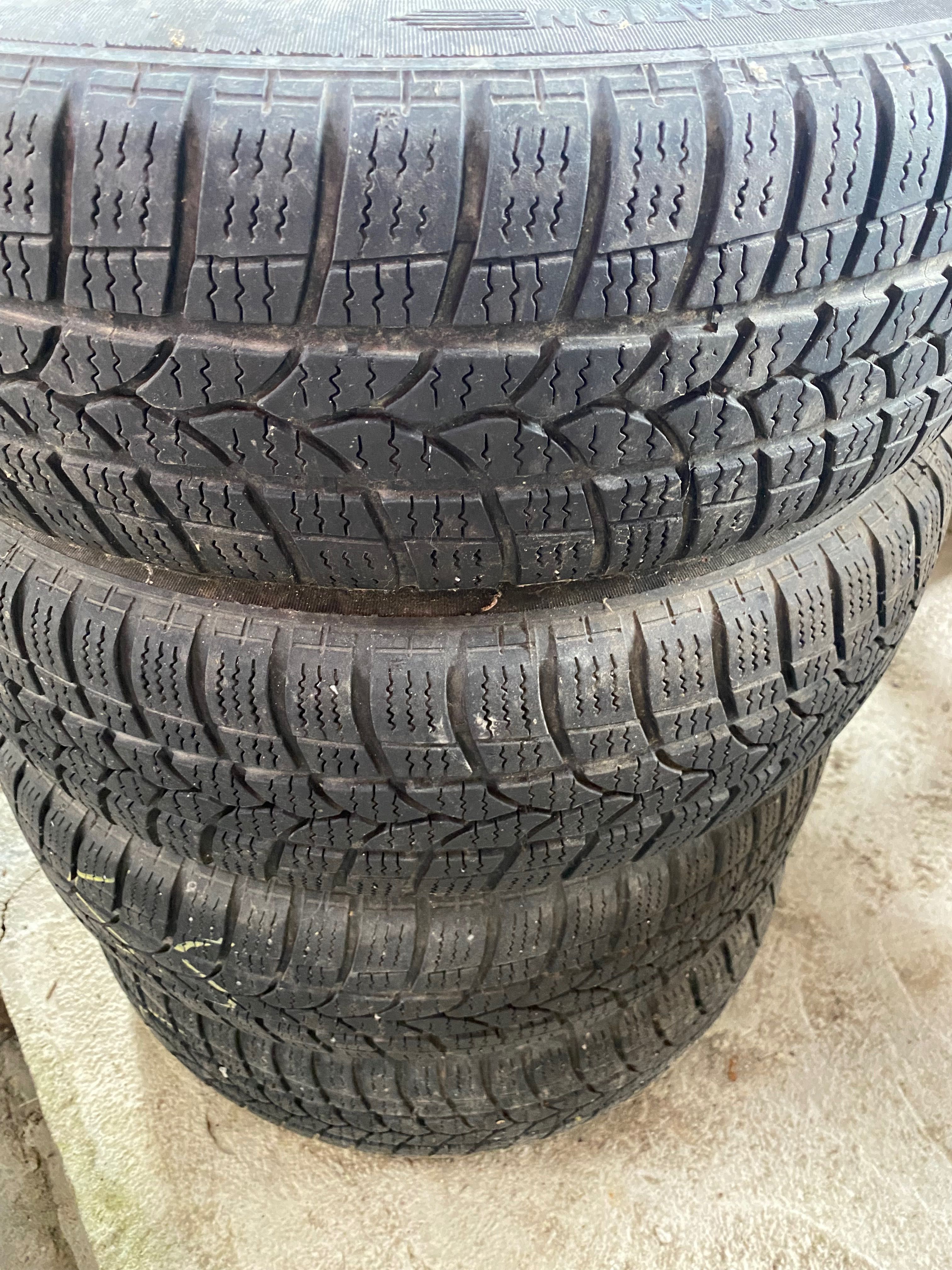 Vand 4 cauciucuri M+S 175/70/14 cu jenti cu tot