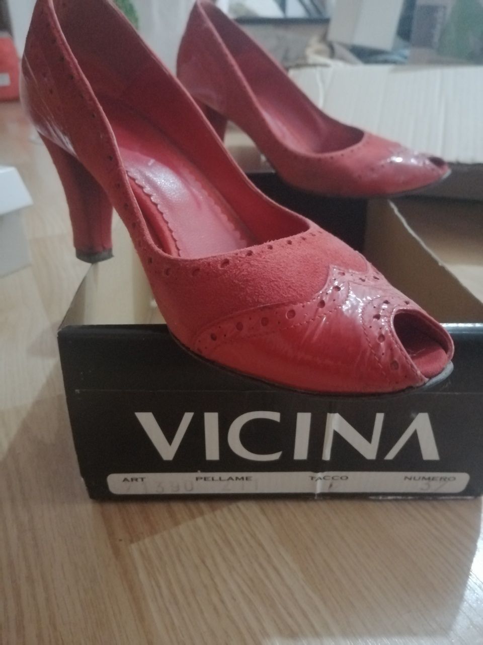 Vand pantofi Vicina