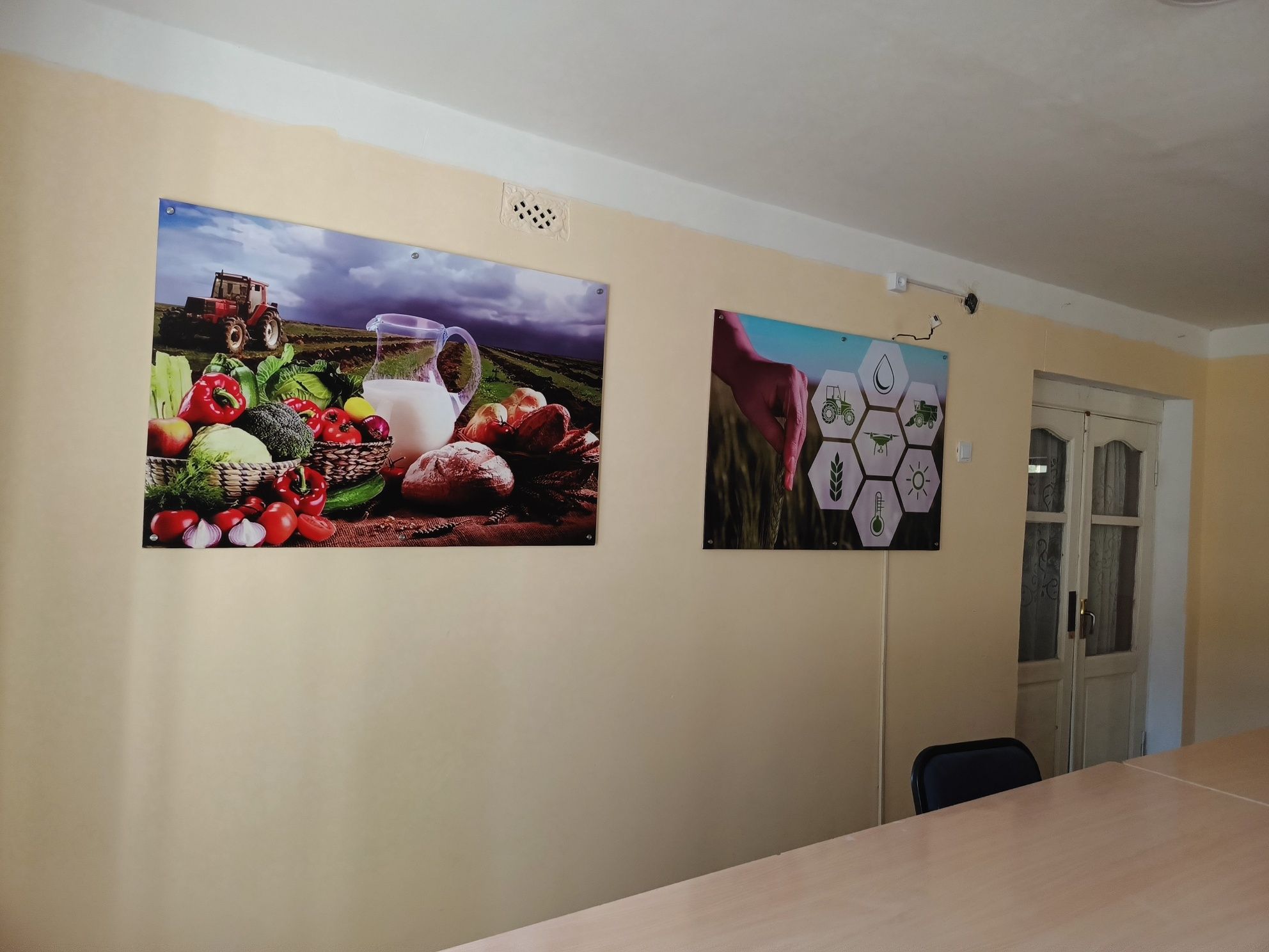 Tashqi reklama banner vezitka flayer rasim fedbolka bakal kepka